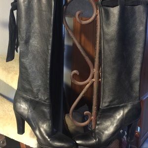 Ladies knee high calfskin boot,excellent condition